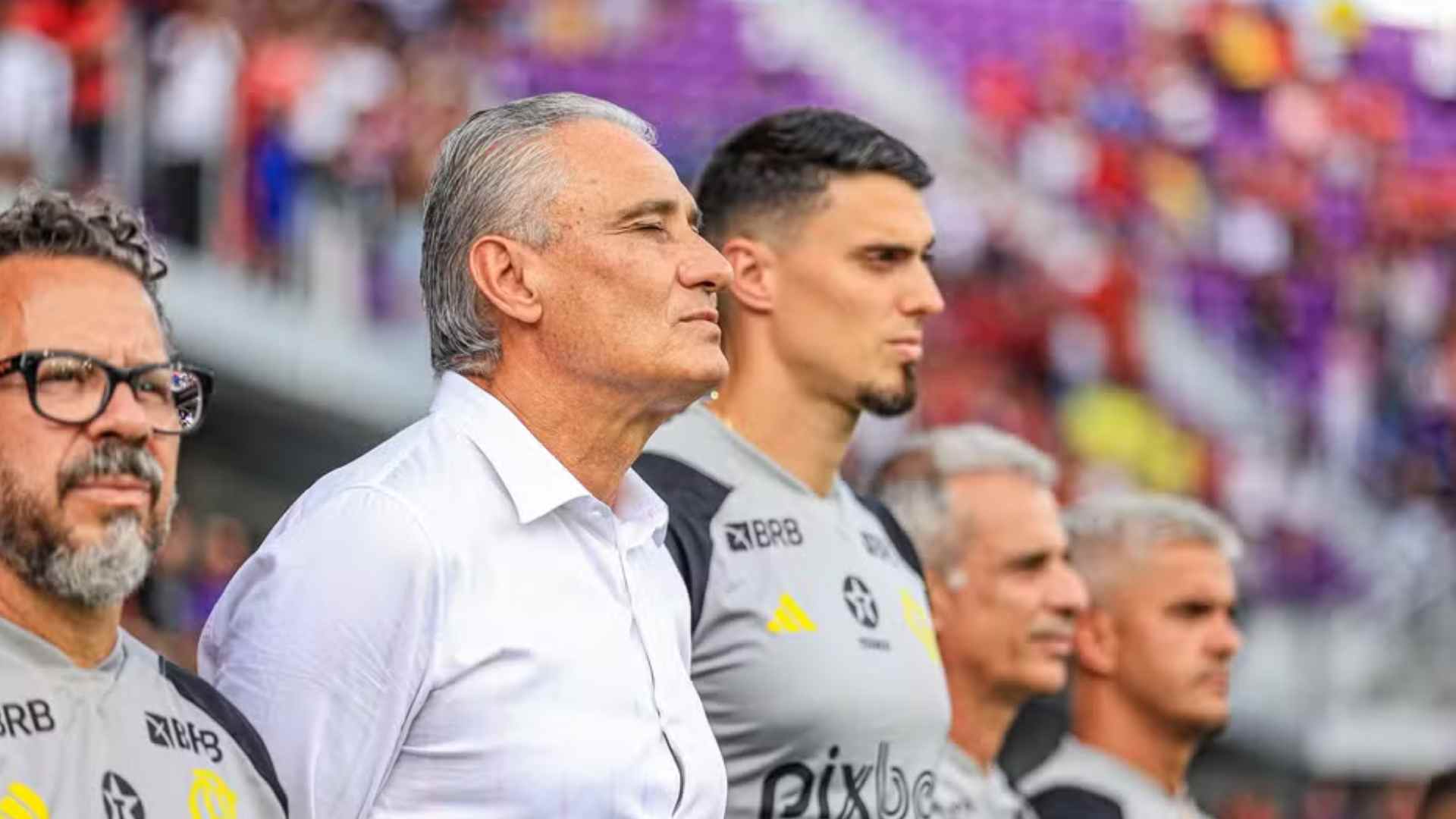 "NÃO QUEREM OUVIR MINHA VOZ": TITE BRINCA COM JOGADORES DO FLAMENGO E COMENTA SOBRE SEQUÊNCIA DE TREINOS